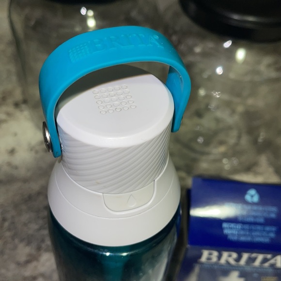 26oz Plastic Brita Filtration Bottle and Brita Bottle Replacement Filters Bundle - Picture 2 of 4